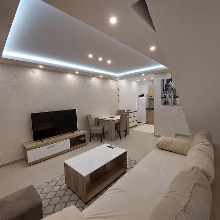 Apartman Lux Jelena Surčin Esterno foto