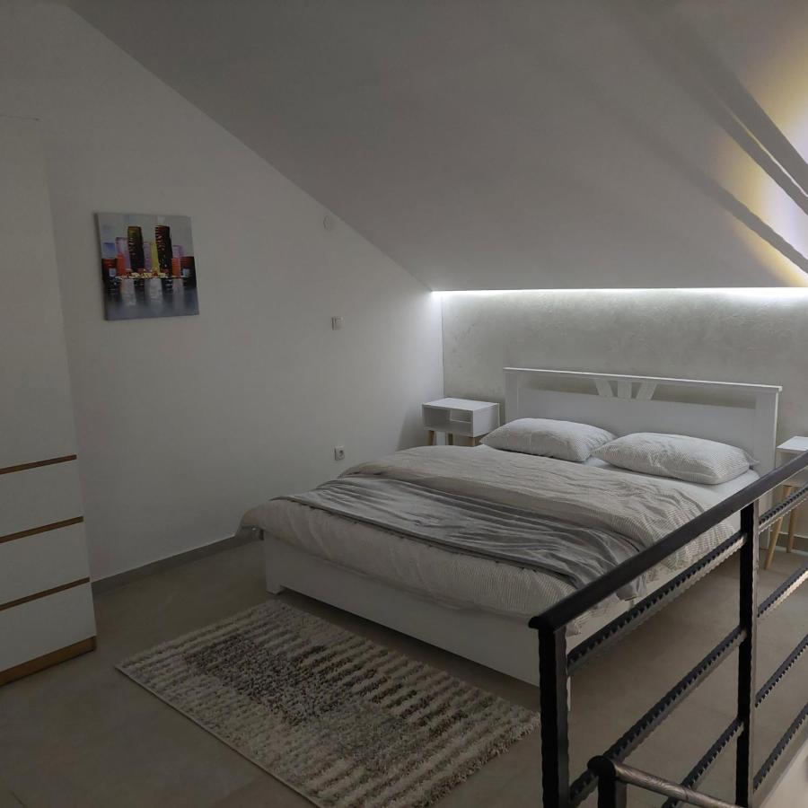 Apartman Lux Jelena Surčin Esterno foto